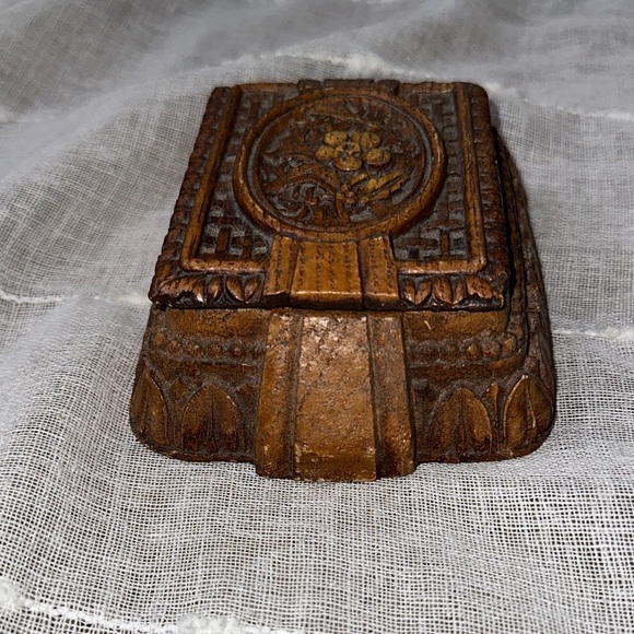 Victorian or Antique Intricately Hand Carved Wooden Trinket Box Removeable Lid - Picture 7 of 16